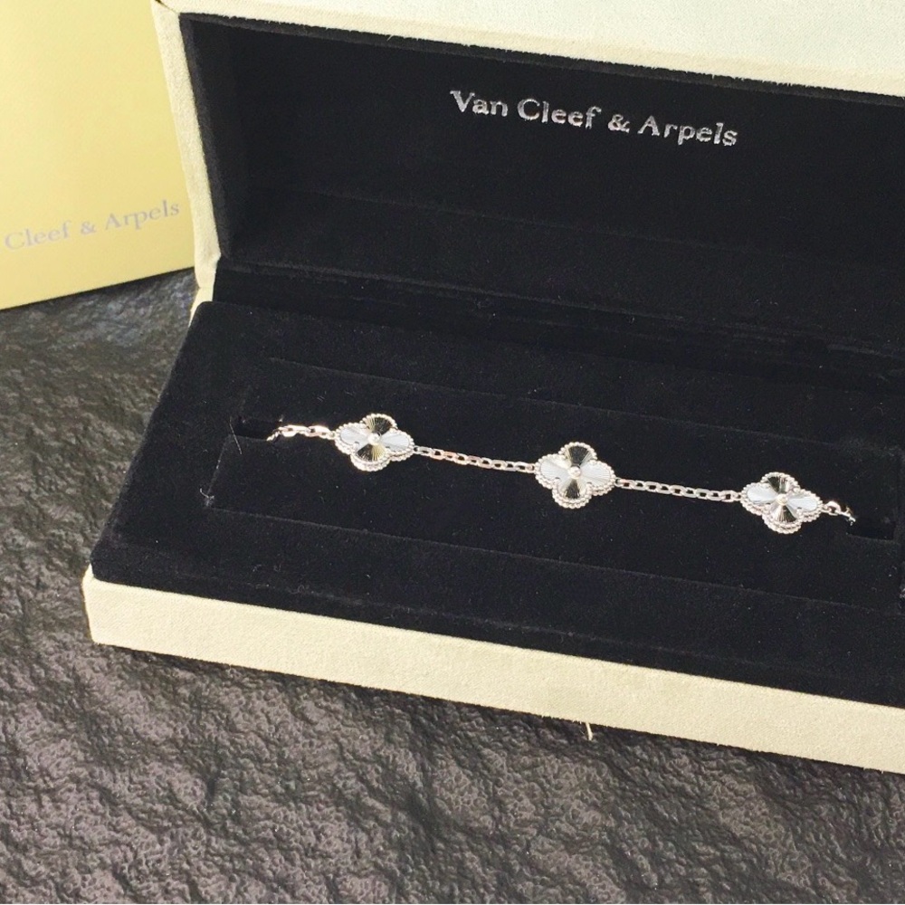 Authentic Van Cleef & Arpels Vintage Alhambra 18K